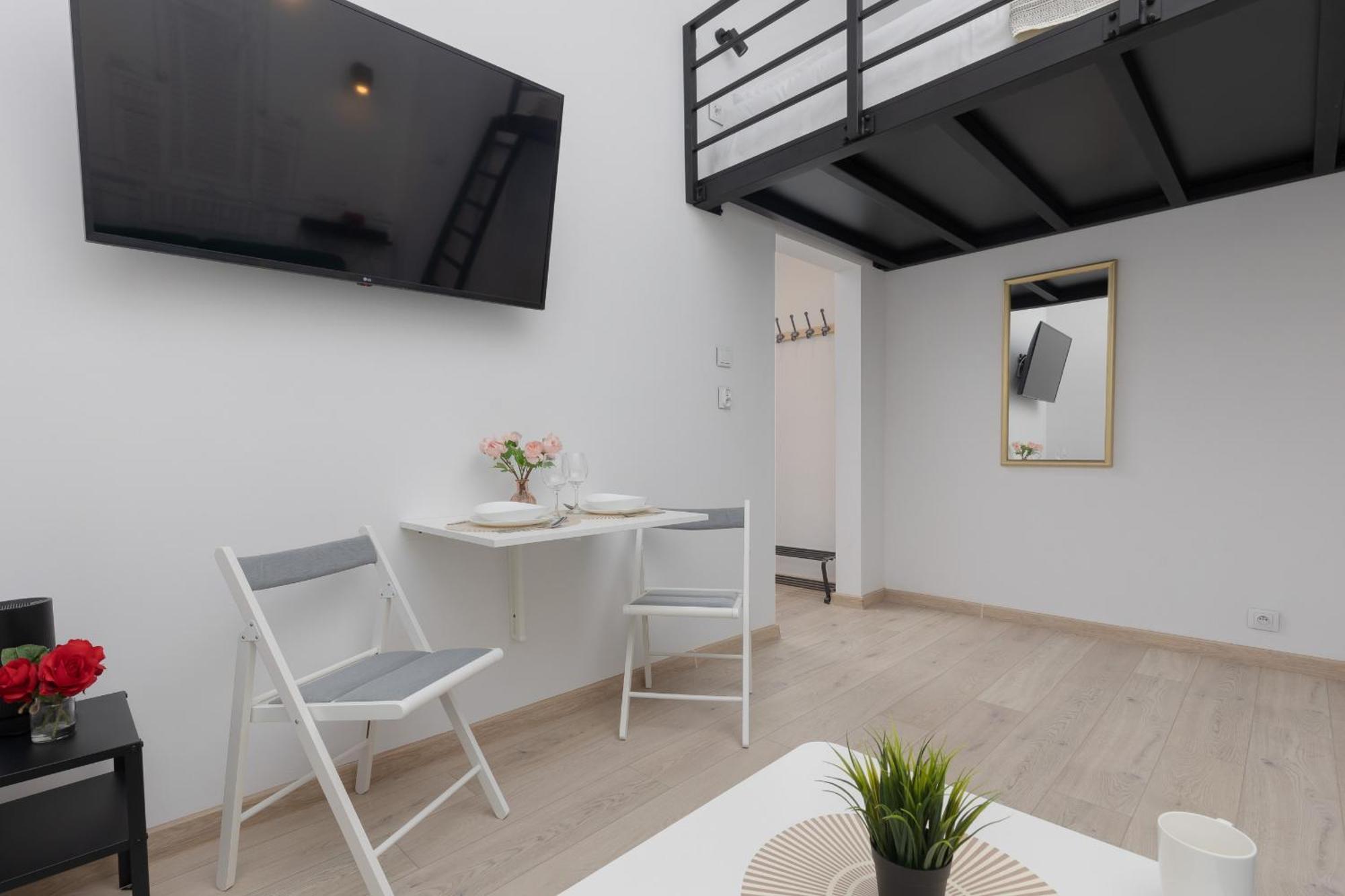 Aleja Wyzwolenia Studio with Mezzanine Warsaw Downtown by Noclegi Renters Luaran gambar